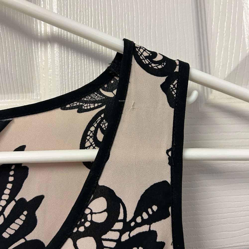 Express Split Back Tank - Picture 11 of 11